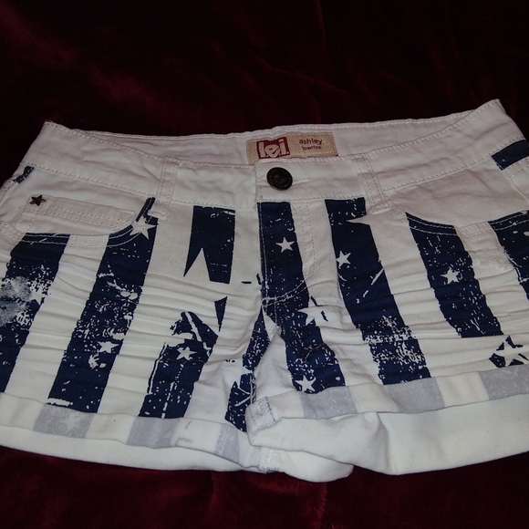 Beautiful Blue And White Stars And Stripes LEI Ash - Picture 7 of 7